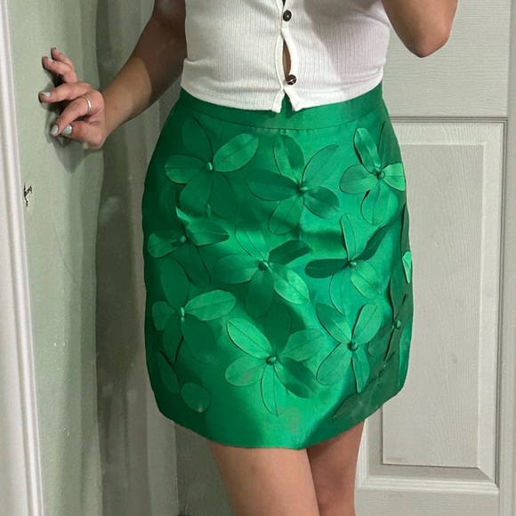Green floral skirt with shorts - Picture 3 of 7